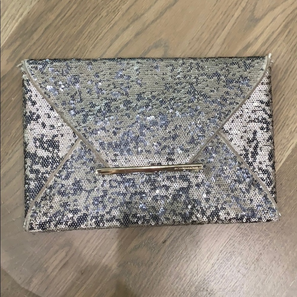 Sequenced Clutch
